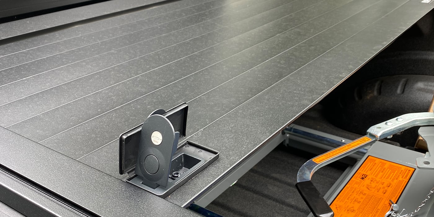 Retractable tonneau covers