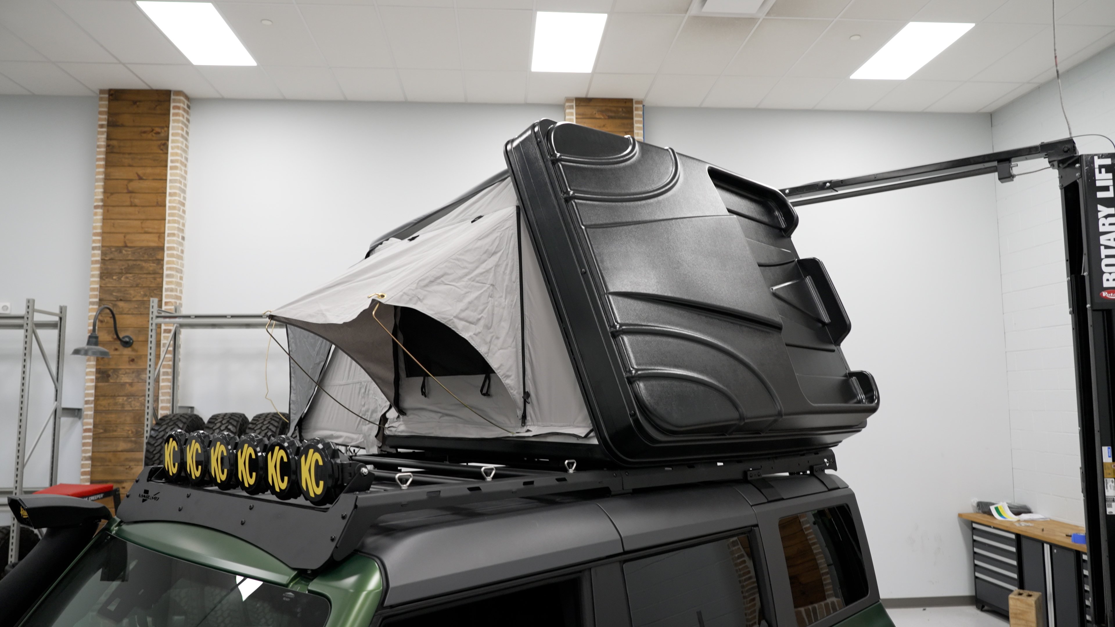 Rough Country hard shell pop-up tent