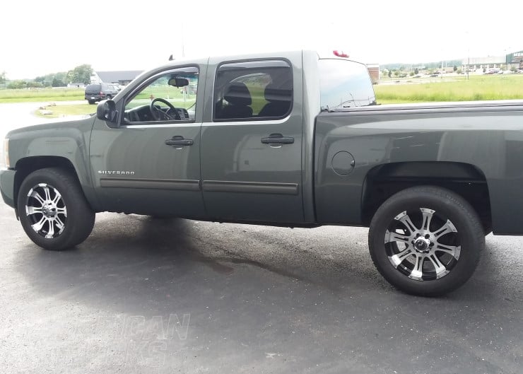 2011 4.8L Silverado Sitting on Silver Wheels