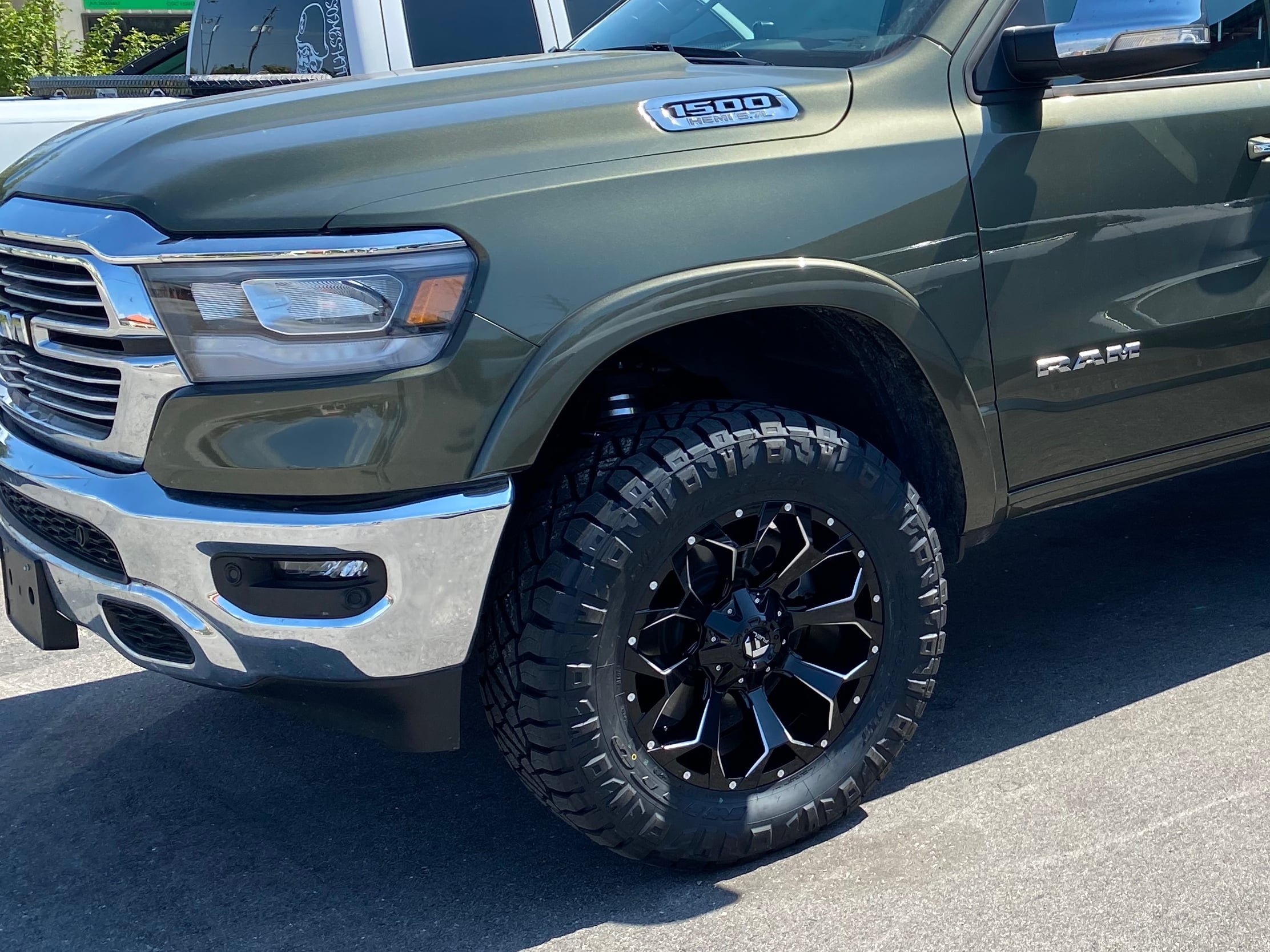 Choosing the Right Truck Tires for Optimal Towing Capability