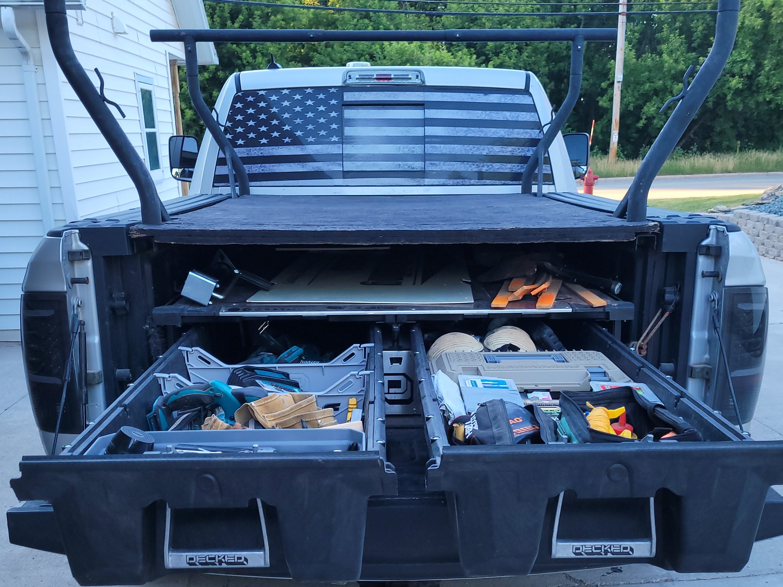 Cargo Bags vs. Cargo Boxes: What’s the Best Rooftop Accessory for Your Car, Truck or SUV?