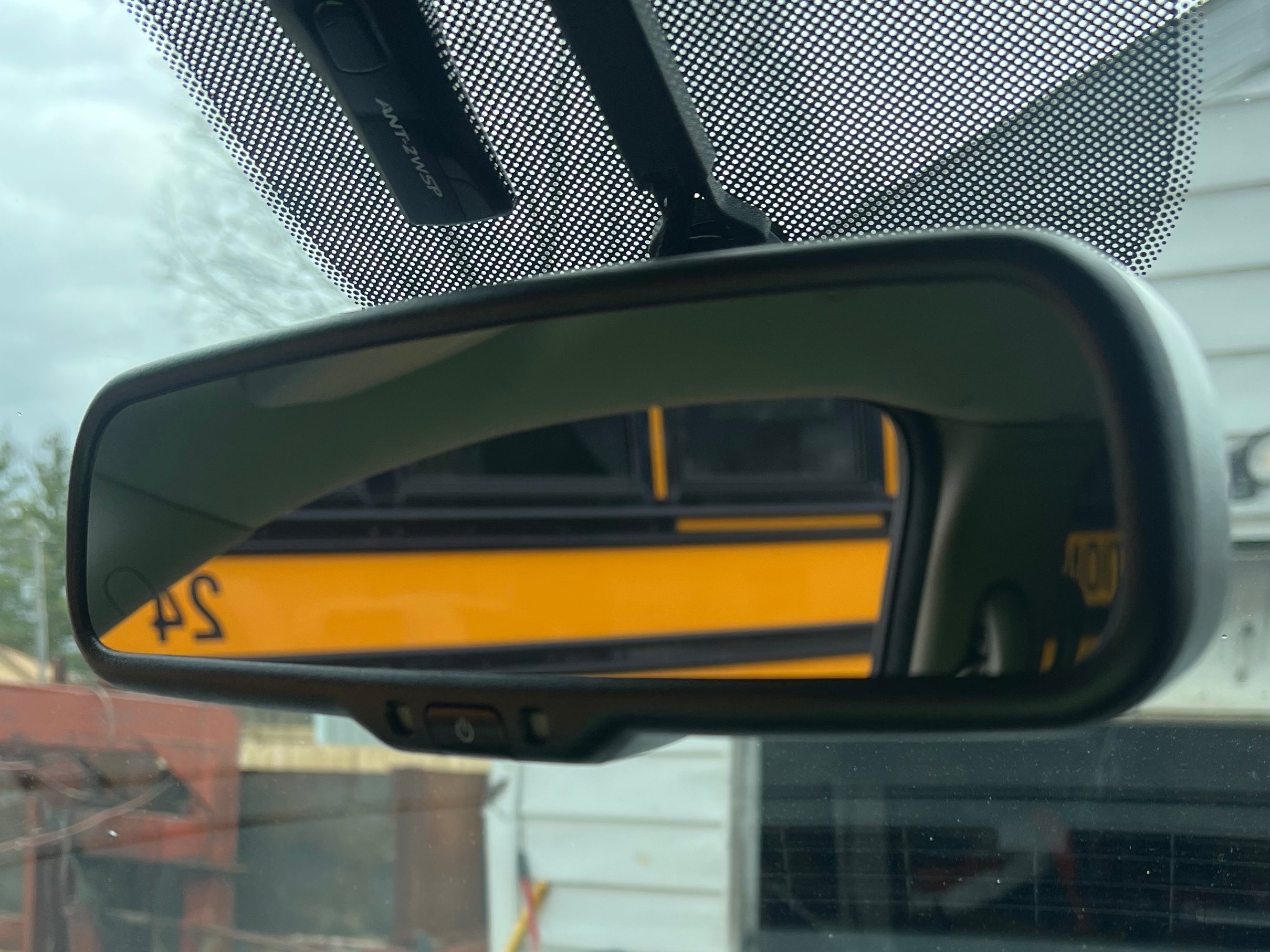 The Benefits of Installing an Auto-Dimming Mirror in Your Car, Truck, or SUV