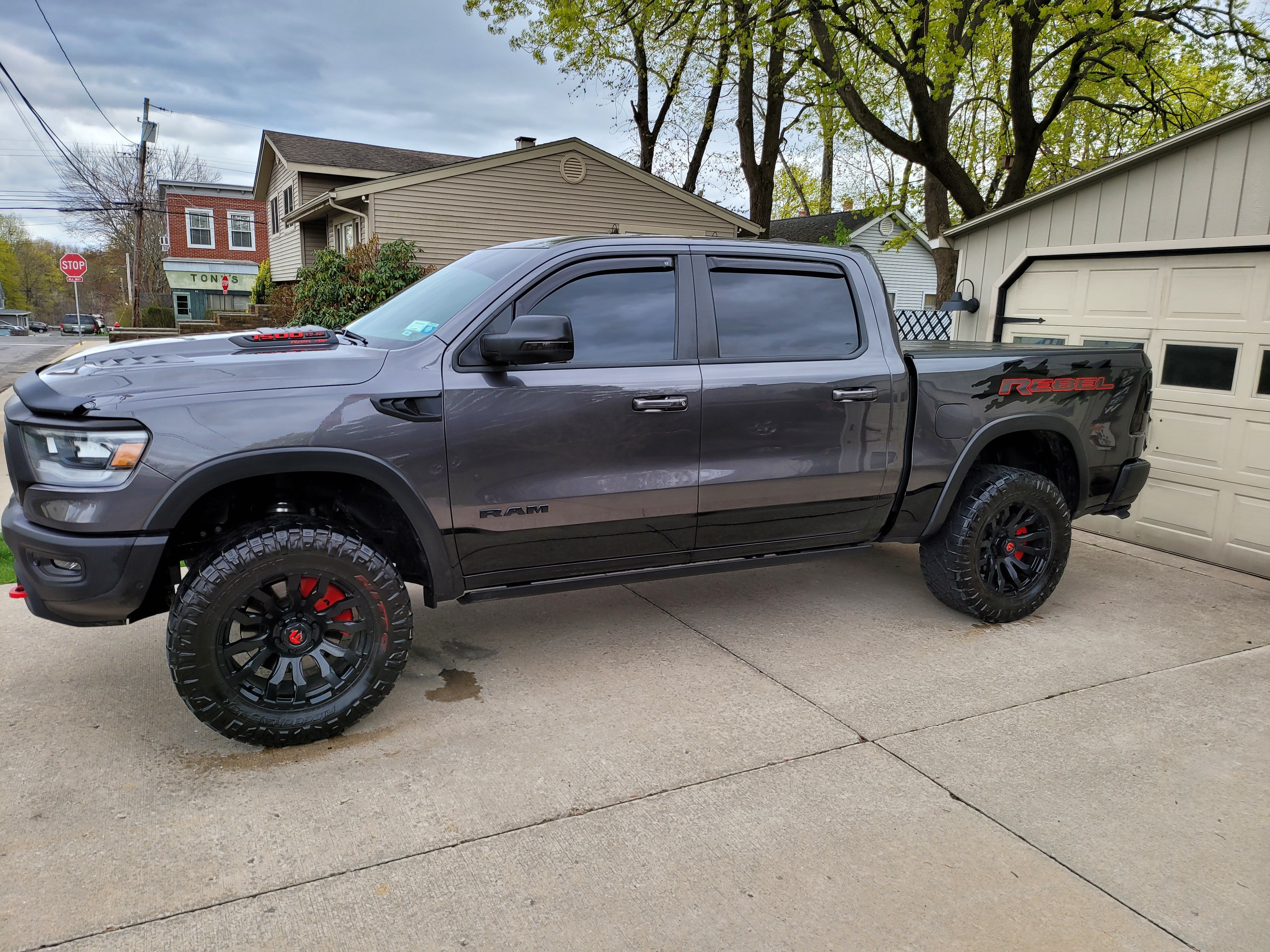 In-Channel vs. Tape-On Vent Visors