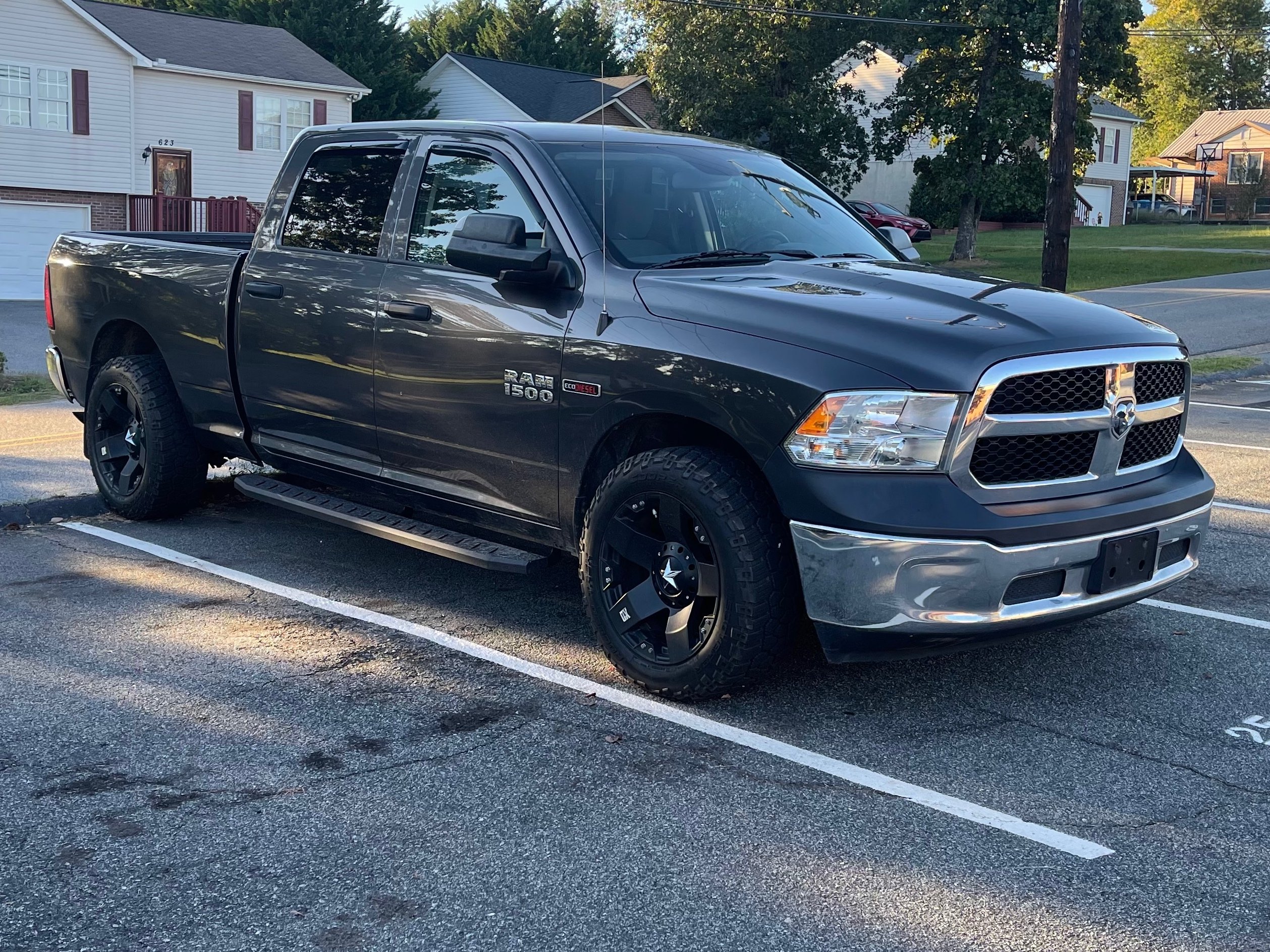 Custom Fit vs. Universal Windshield Shades