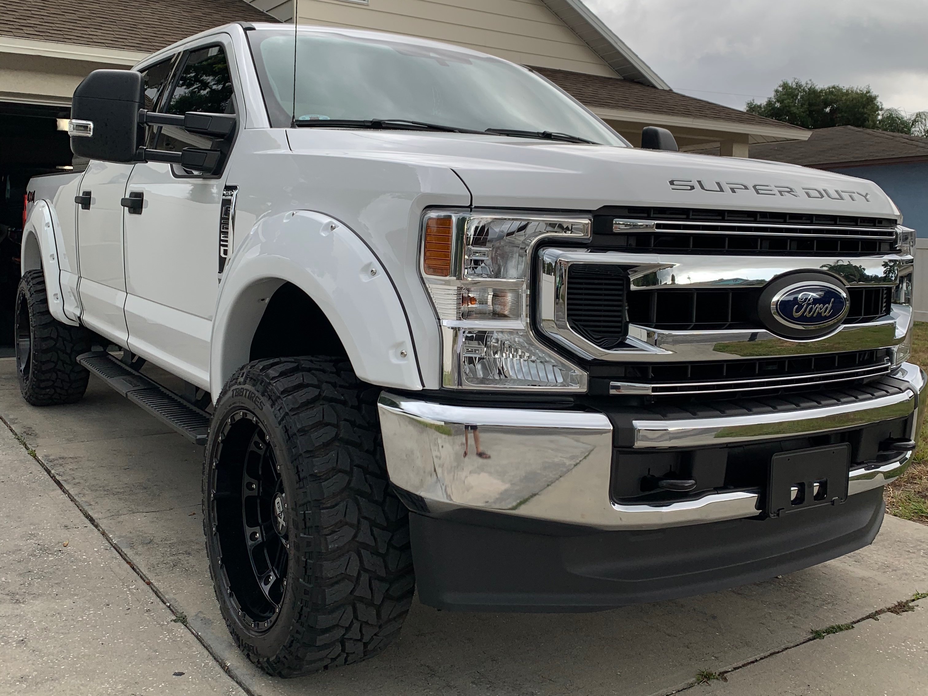 Outfitting Your F-250 with Fender Flares