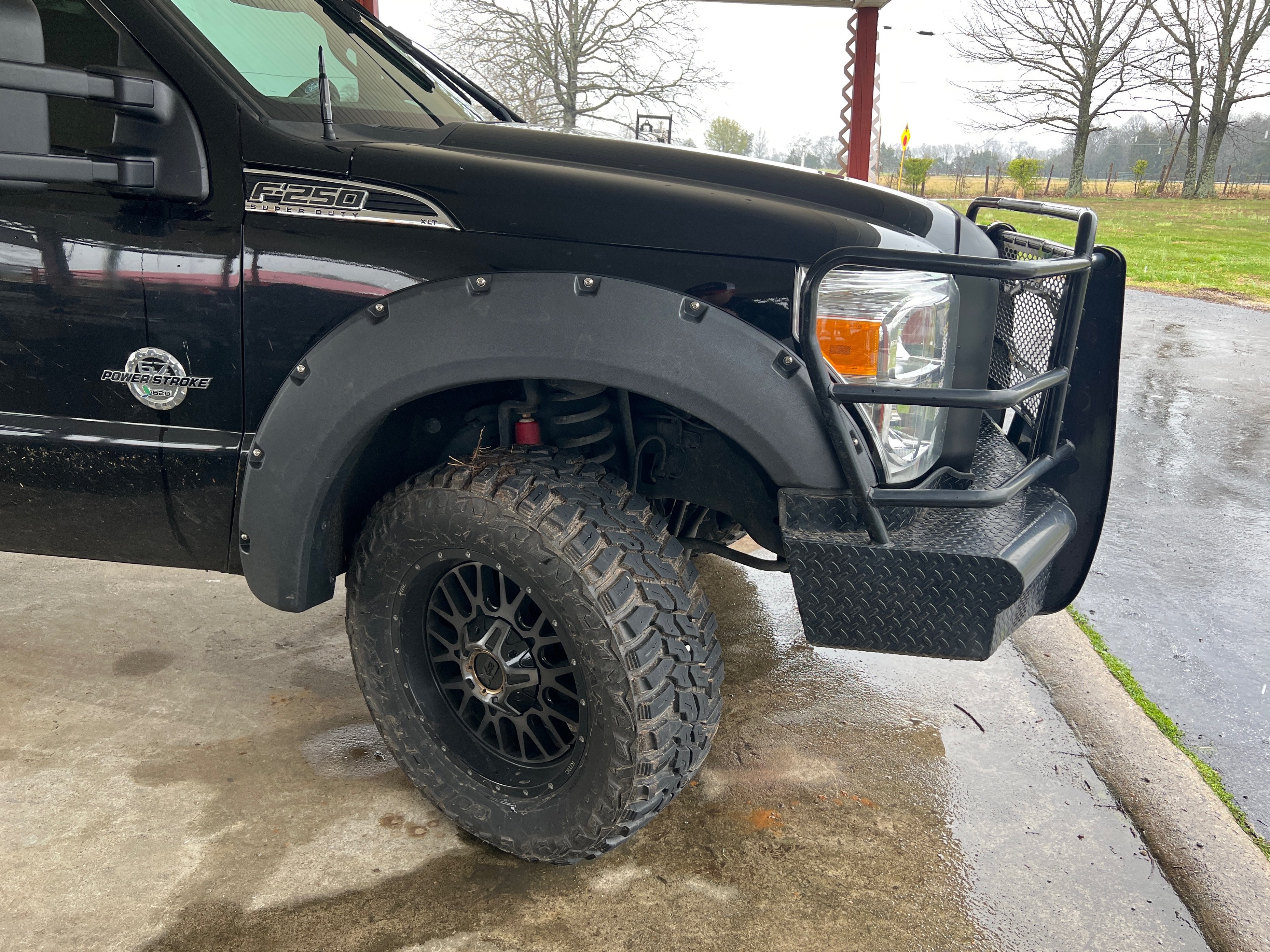 The Differences Between Bumpers and Fenders on a Truck