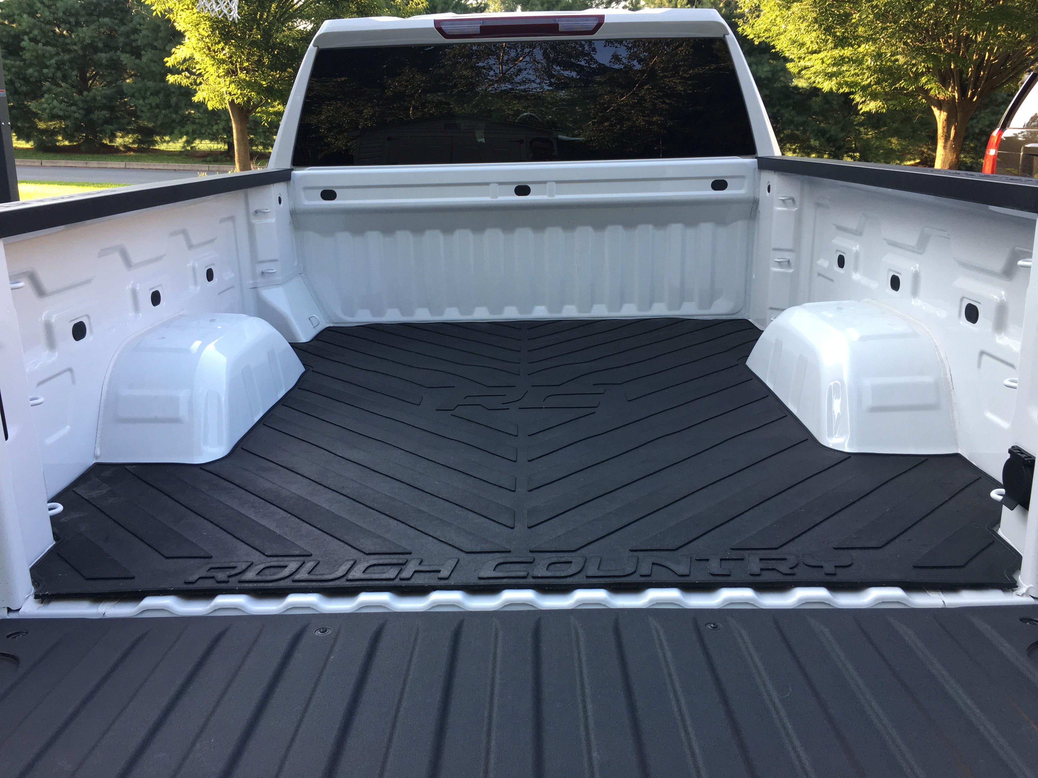 Spray-on Liners vs. Roll-on Liners: What’s the Difference?