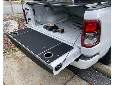 BillieBars Tailgate Cover with Integrated Cup Holders (98-18 RAM 1500)