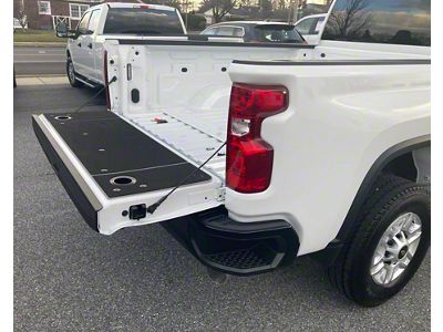 BillieBars Tailgate Cover with Integrated Cup Holders (20-26 Sierra 2500 HD w/o MultiPro Tailgate)