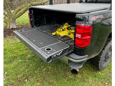 BillieBars Tailgate Cover with Integrated Cup Holders (14-18 Silverado 1500)