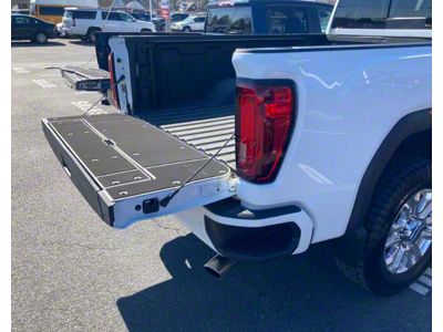 BillieBars Tailgate Cover with Integrated Cup Holders (19-26 Silverado 1500 w/ MutliFlex Tailgate)