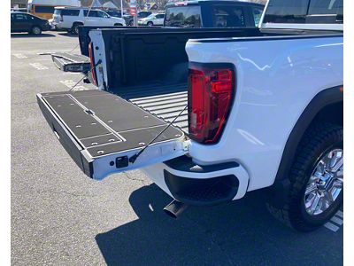 BillieBars Tailgate Cover with Integrated Cup Holders (20-26 Silverado 2500 HD w/ MultiFlex Tailgate)