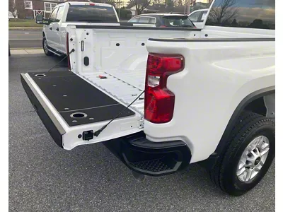 BillieBars Tailgate Cover with Integrated Cup Holders (20-26 Silverado 3500 HD w/o MultiFlex Tailgate)
