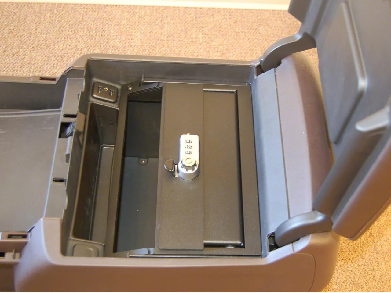 Silverado 1500 Center Console Lock Vault (14-18 Silverado 1500)