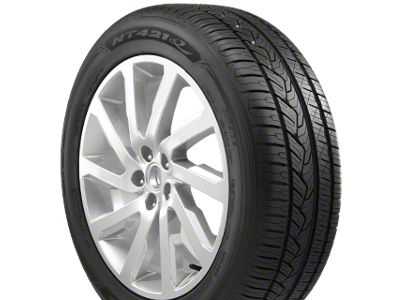 NITTO NT421Q Tire (30" - 235/55R20)