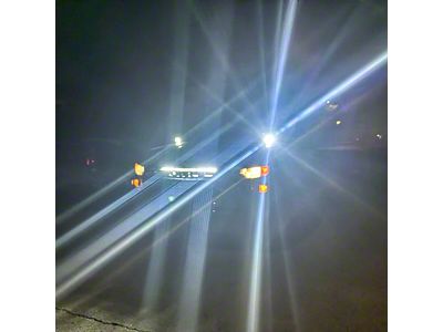 Single 30-Inch Amber LED Light Bar with Grille Mounting Brackets (20-25 Silverado 2500 HD)